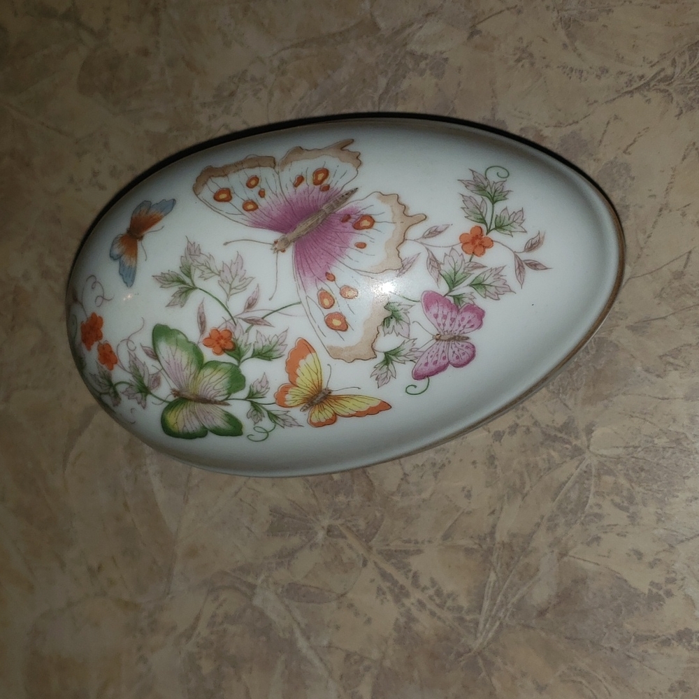 AVON Porcelain Egg Trinket Dish - 1974 Collectible - Picture 5 of 5